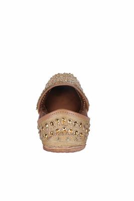 Women brown colored slip on Juttis 4