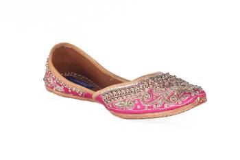 Women brown  Genuine Leather Juttis slip on  1