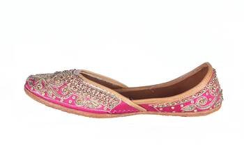 Women brown  Genuine Leather Juttis slip on  3