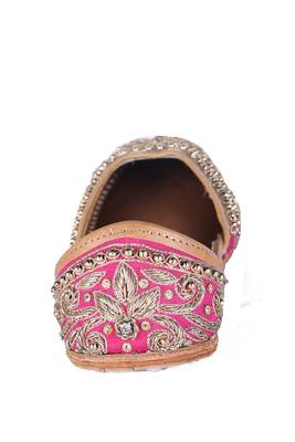 Women brown  Genuine Leather Juttis slip on  4