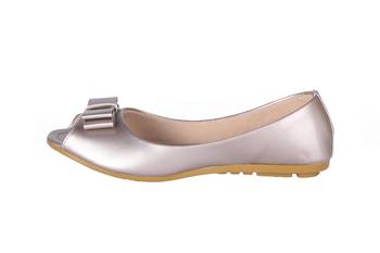 Women Embroidered Genuine Leather Juttis slip on  3