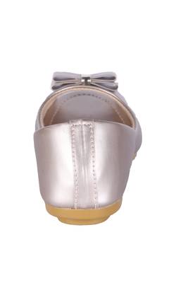 Women Embroidered Genuine Leather Juttis slip on  4