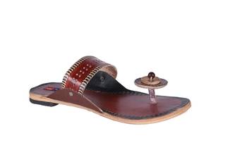 Women pink Leather Juttis 1
