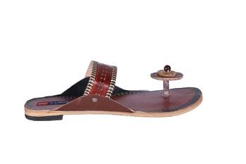 Women pink Leather Juttis 2