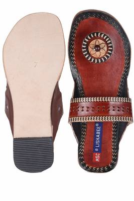 Women pink Leather Juttis 5