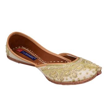 Embroidered  fabric slip on  Juttis 1