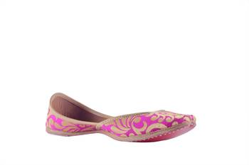 hand embroidery slip on pink Juttis 1
