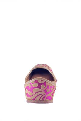 hand embroidery slip on pink Juttis 4