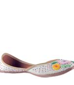 hand embroidery white slip on Juttis