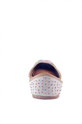 hand embroidery white slip on Juttis 4
