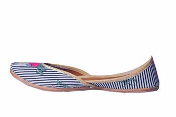  blue color stripes printed  slip on  Juttis 3
