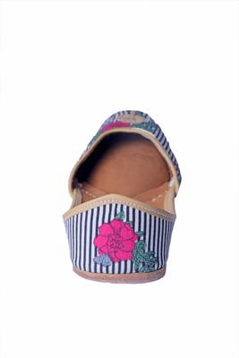  blue color stripes printed  slip on  Juttis 4
