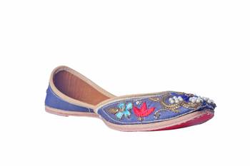 Hand Embroidered blue juttis 1