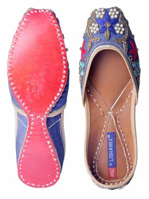 Hand Embroidered blue juttis 5