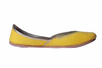 Solid printed yellow  slip on  Juttis 2