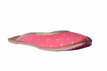 Hand Embroidered slip on  Juttis 1