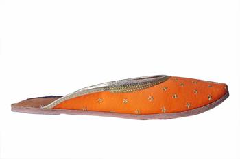 Hand Embroidered slip on Juttis 2