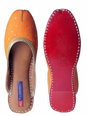 Hand Embroidered slip on Juttis 5