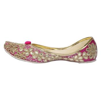 Women Synthetic Pink juties 3