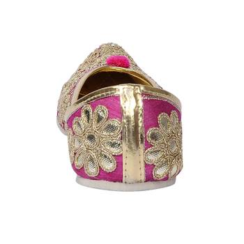 Women Synthetic Pink juties 4