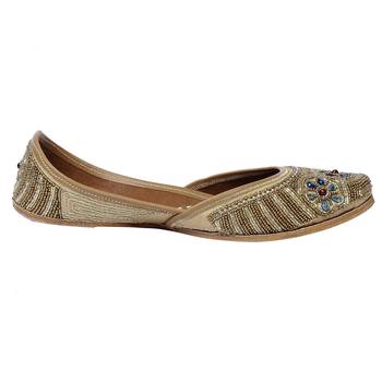 Women Synthetic Gold juties 2