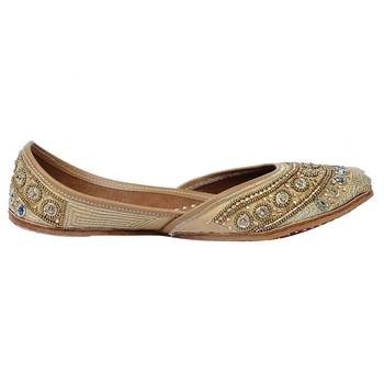 Women Synthetic Gold juties 2