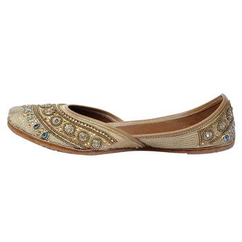 Women Synthetic Gold juties 3