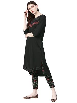 Women's Black Colour Solid Straight Crepe Kurta 3