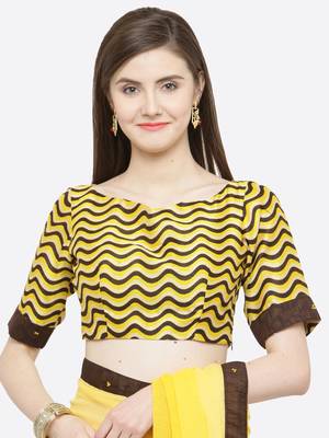 Yellow printed georgette saree with blouse 4