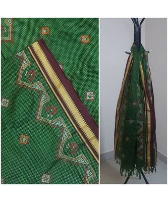 Green handloom khun/khana dupatta with kasuti embroidery 1