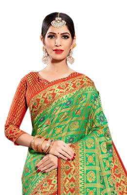 Green Woven Silk Saree With Blouse 3
