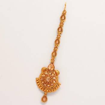 Gold Maang Tikka 1