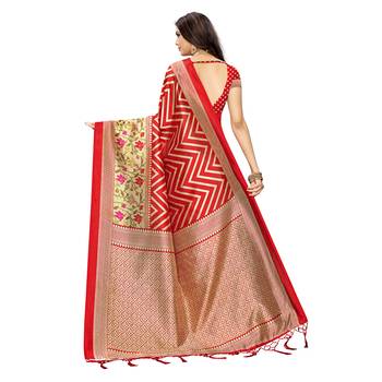 Red printed art silk saree with blouse 4
