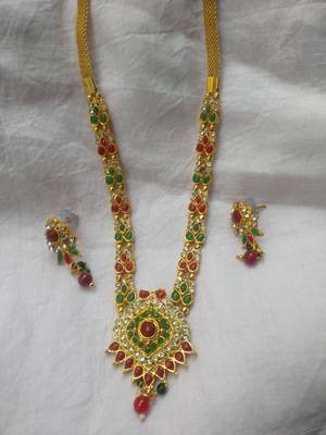 Red necklaces 1