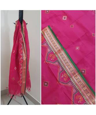 Pink kota cotton dupatta with kasuti embroidery 1