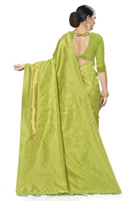 Green Woven Banarasi Silk Saree With Blouse 2