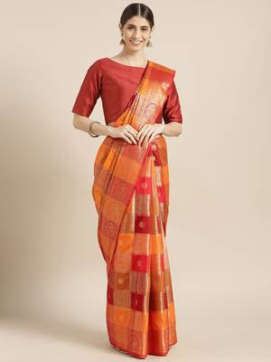 Kimisha Women's Green Silk Blend Woven Design Banrasi Saree 1