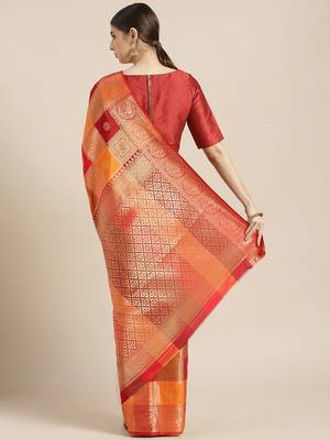 Kimisha Women's Green Silk Blend Woven Design Banrasi Saree 2