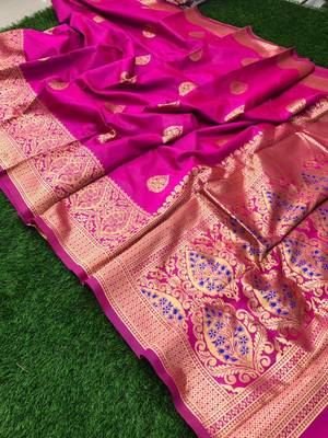 Pink woven silk saree with blouse 1