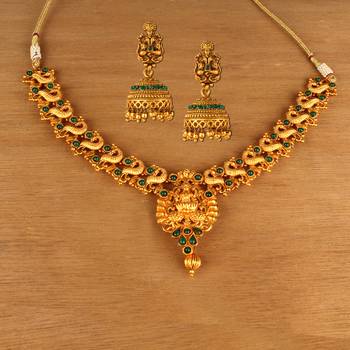 Green necklaces 1
