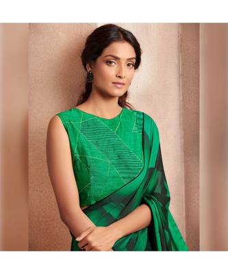 Green embroidered Georgette saree with blouse 4