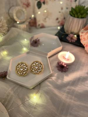Gold Tone Kundan Studs 1