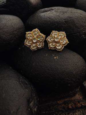 Gold Tone Kundan Inspired With Pearls Studs 1