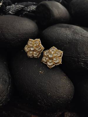 Gold Tone Kundan Inspired With Pearls Studs 2
