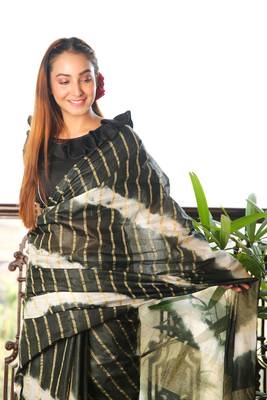 Black printed blended cotton saree with blouse 3