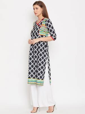 Women Black Color Stripe Printed Cotton Kurti 3