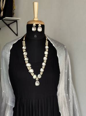 Silver Tone Uncut Victorian Necklace Set 1