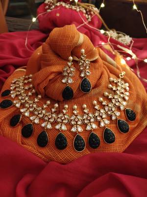 Green Gold Plated Kundan Inspired Neklace Set 1