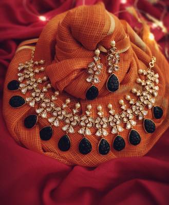 Green Gold Plated Kundan Inspired Neklace Set 2