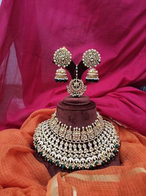 Green Gold Tone Kundan Inspired Necklace Set With Maangtikka 1